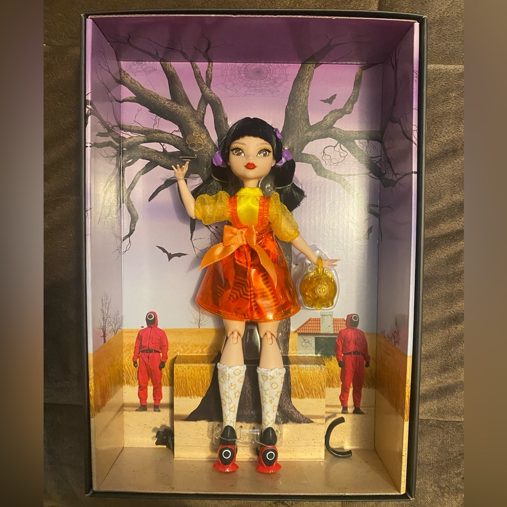 Monster High Skullector Squid Game Young-Hee Doll